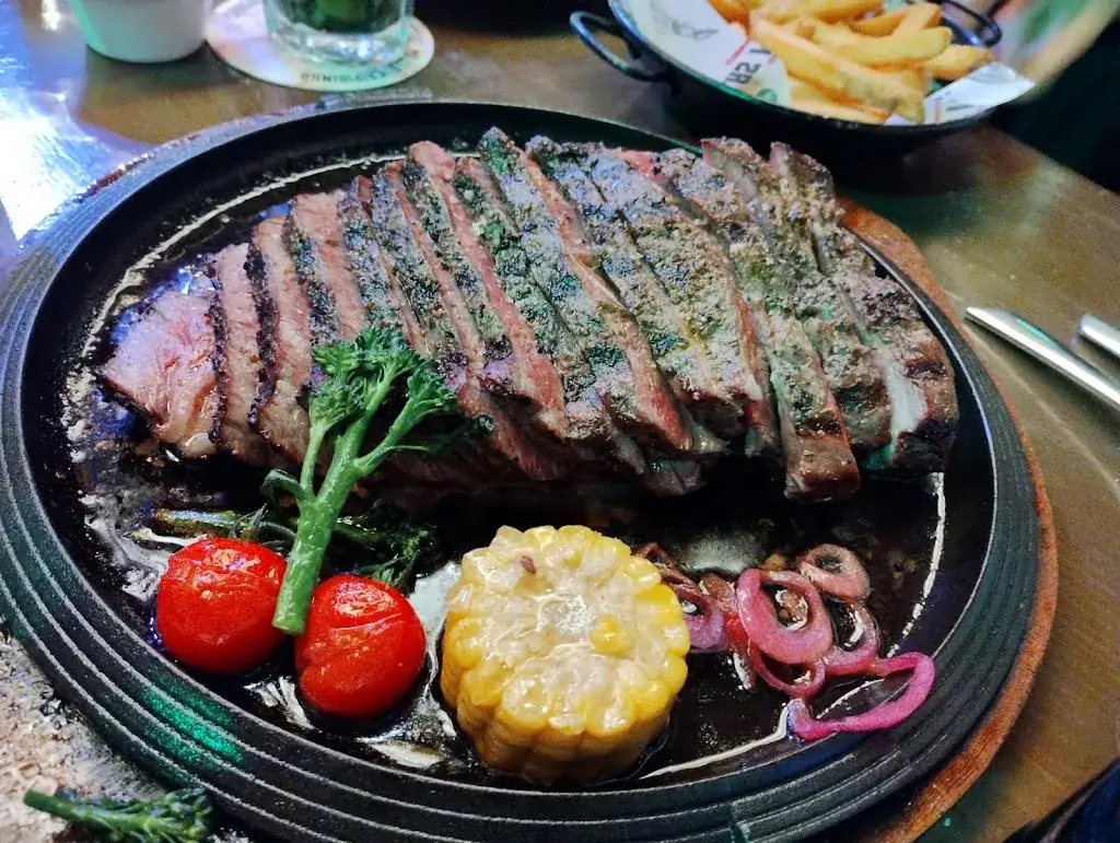 Kai Emblem_Las Mañas_Antwerpen_review