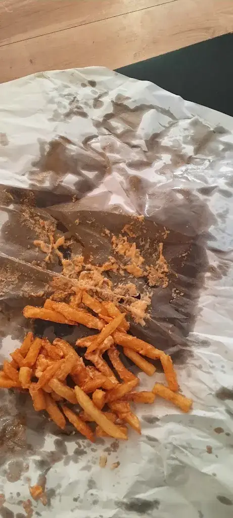 Alexis Ludwine_French fries Barracks_Andenne_Bewertung