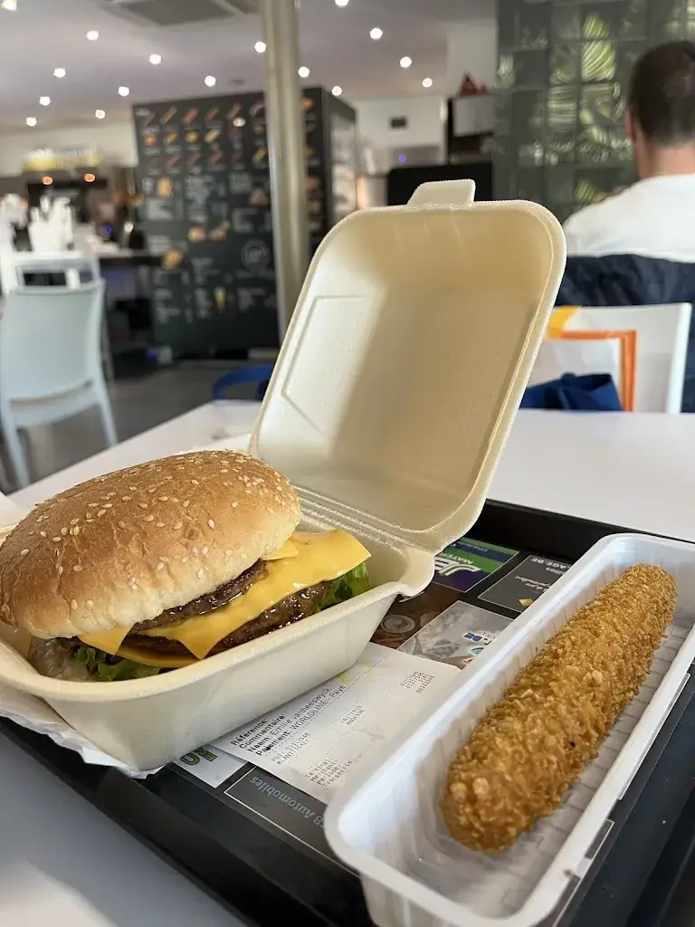 Nora grm_French fries Barracks_Andenne_Bewertung