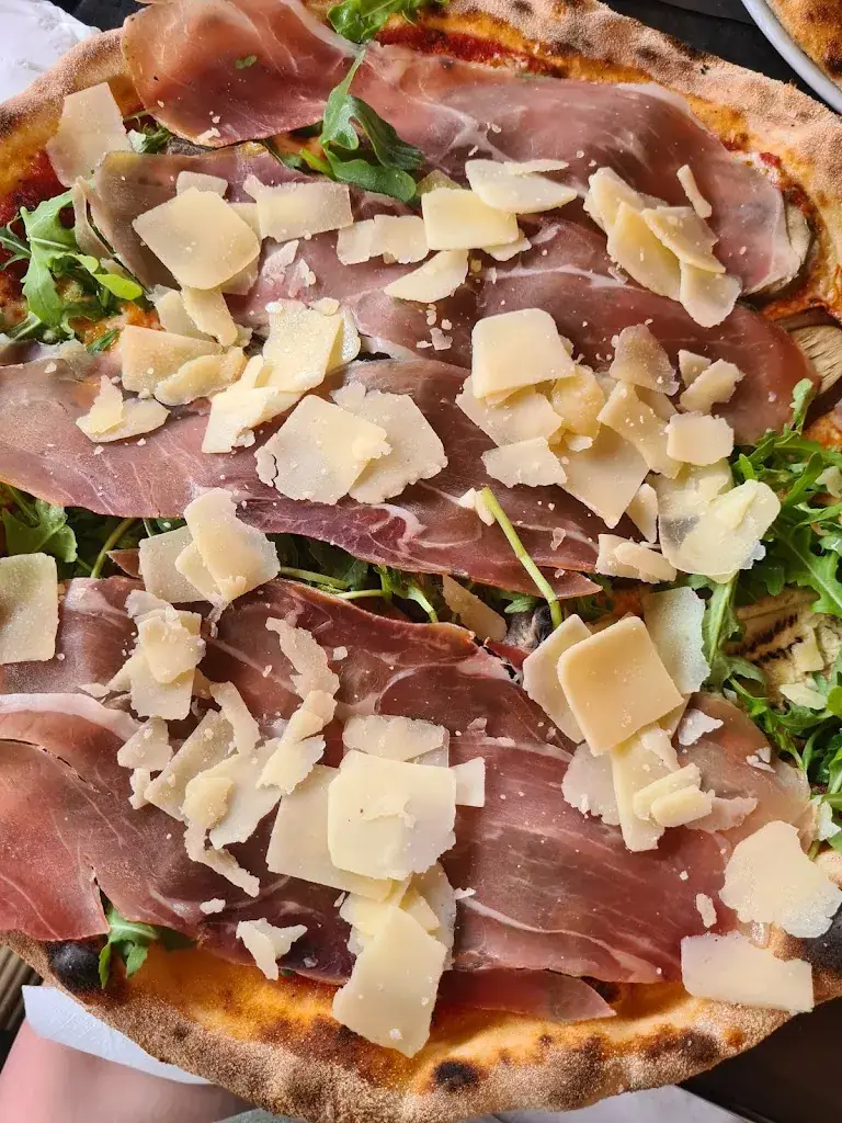 Ketsia Cordova_Les Mimosas_Fernelmont_review