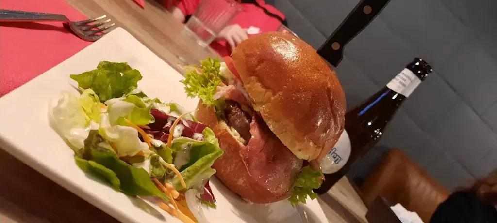 Βούλα Πυλαρινού_Burger 66_Ath_avis