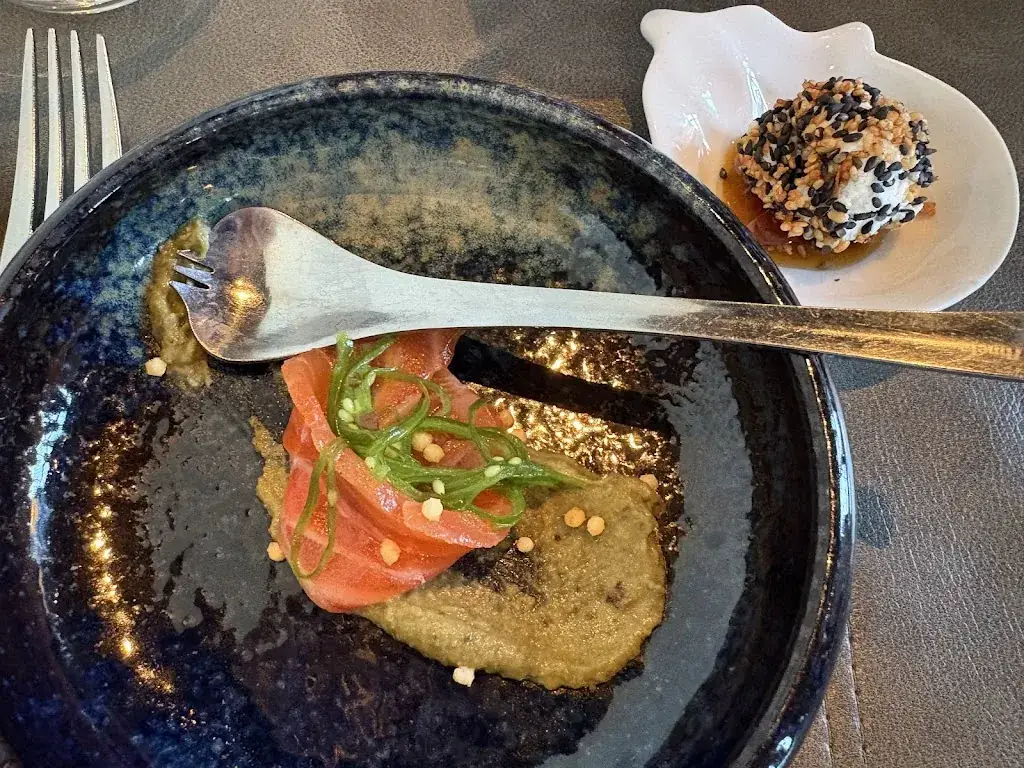 virginie damone_L' entreguillemets_Ath_review