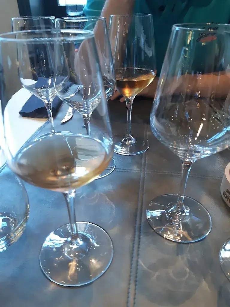 Laure Mélusine_L' entreguillemets_Ath_review