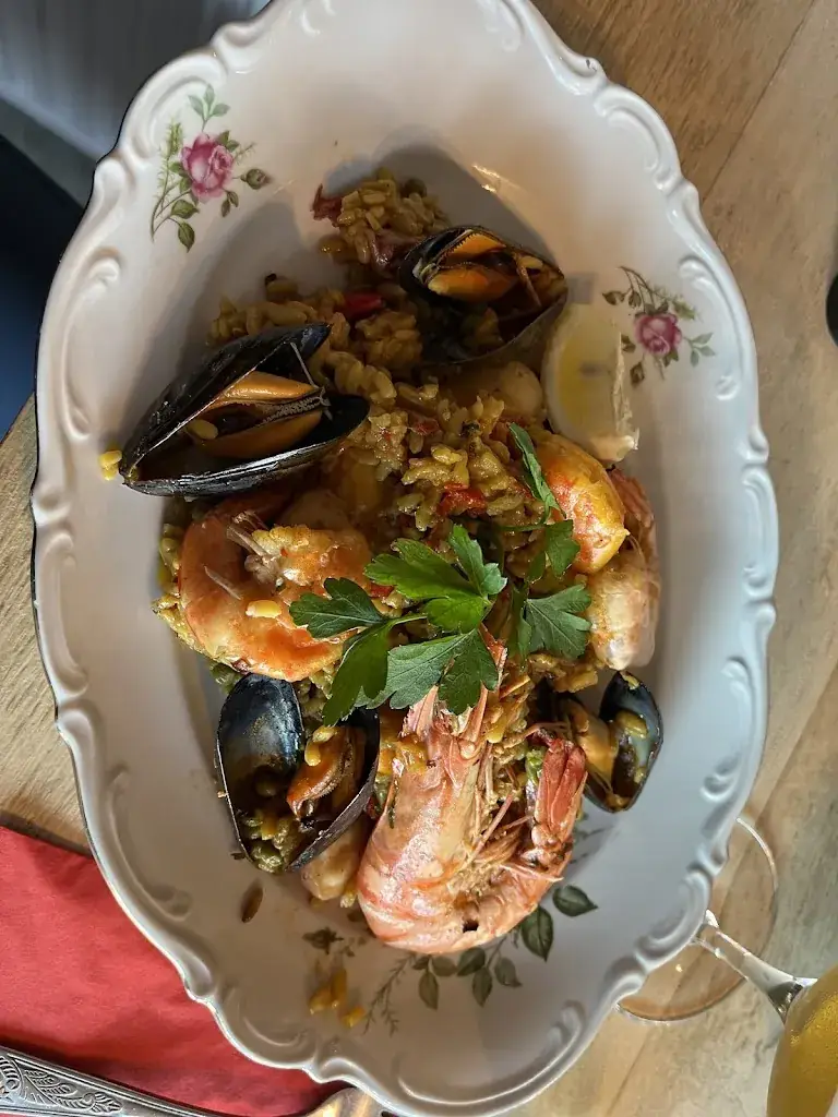 S. Moradi_Les Cousines - Restaurant & Hébergement_Anhée_review