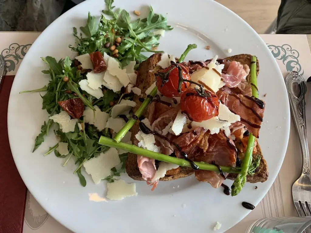 Gaetan Vanreusel_Les Cousines - Restaurant & Hébergement_Anhée_review