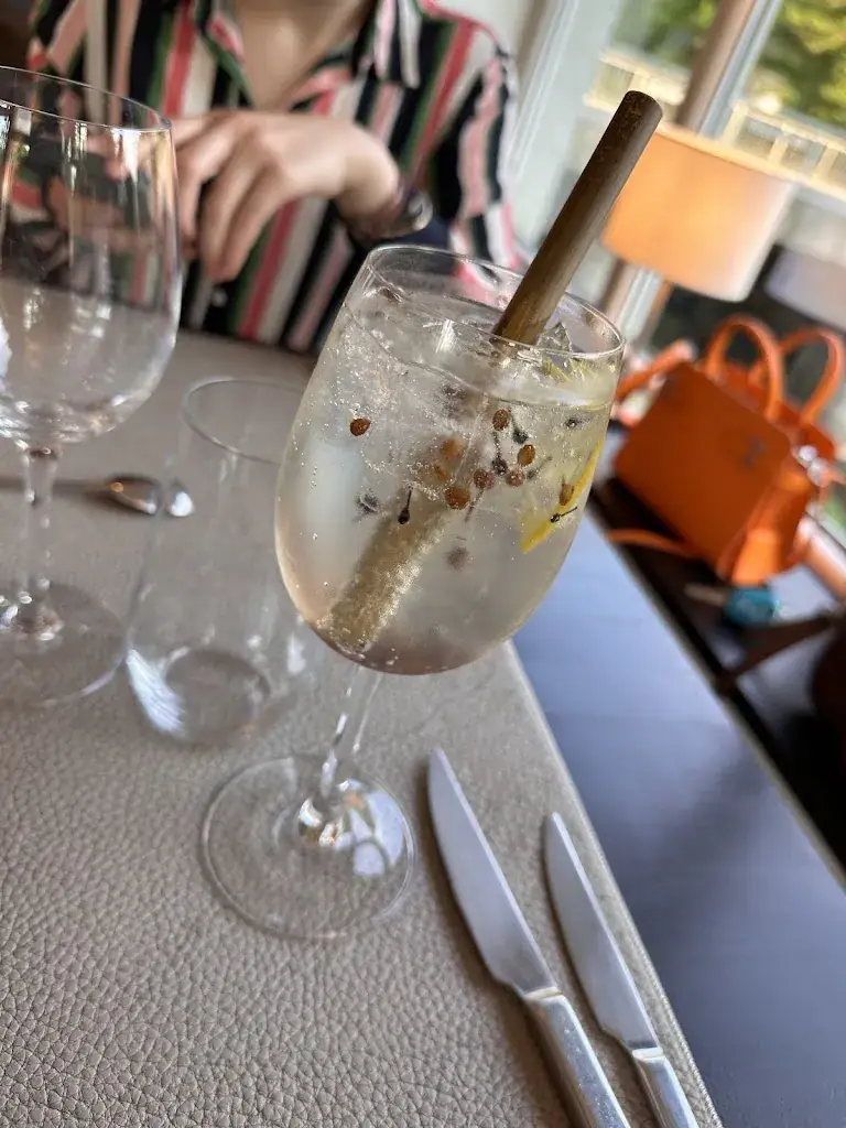 Izabela Borges_L'Eau Vive_Profondeville_review