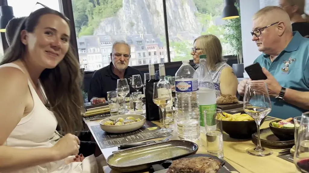 Pauline Cronin_Le Café Ardennais_Dinant_Bewertung