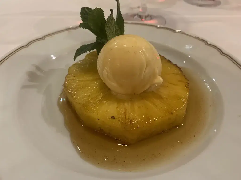 Suiram Travel_L'ours rouge_Dinant_review