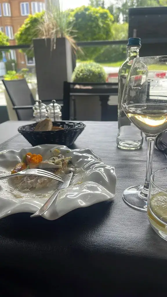 Eva Cartwright_Le Gaou_Tournai_review