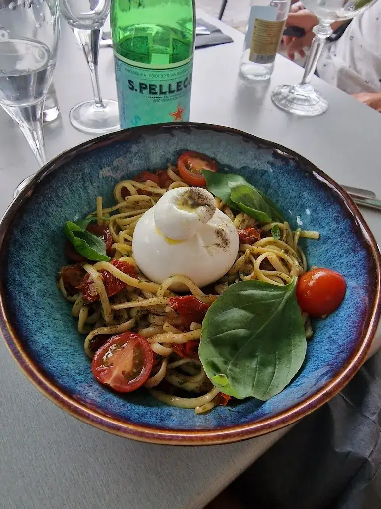 Menü_Um Beaumonde Restaurant 🍽️ Terrasse ⛱️ au bord de l'eau ⛵ Réservation directement en ligne 📱_Tournai_Bild_3