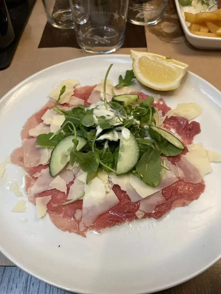 Menü_Um Beaumonde Restaurant 🍽️ Terrasse ⛱️ au bord de l'eau ⛵ Réservation directement en ligne 📱_Tournai_Bild_8