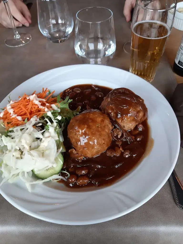 B. Hern._O Magasin_Awans_review