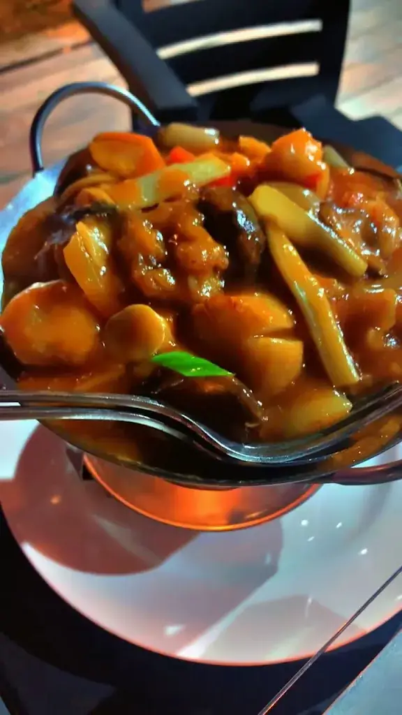 CAROLINA IAÑEZ_Chez Zhou_Awans_review