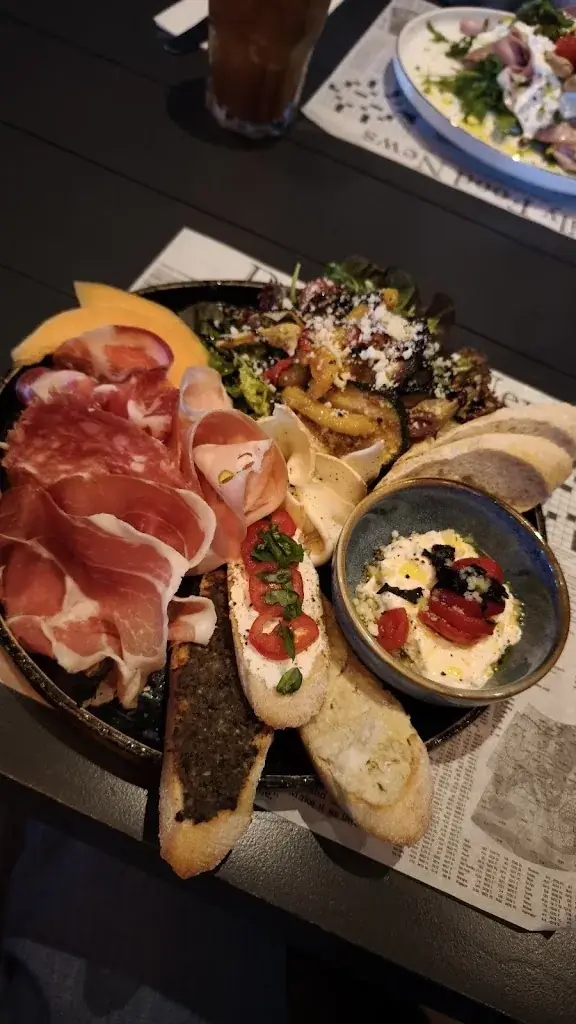 Les filles d'Hortense_Aubel_slider_image_3