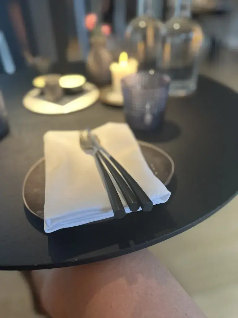 Helga Maria Kirr_Antoine - Eigensinnige Küche_Eupen_review