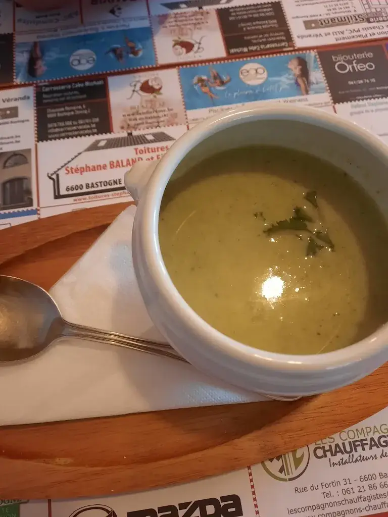 Patricia M_Restaurant- Friterie L'autre Chapelle_Bastogne_reseña