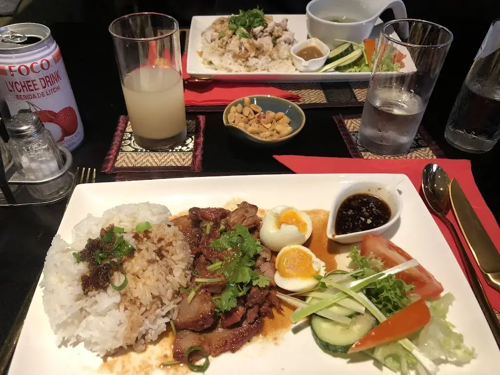 Moodge Karimi_Thai Village_Beauraing_review