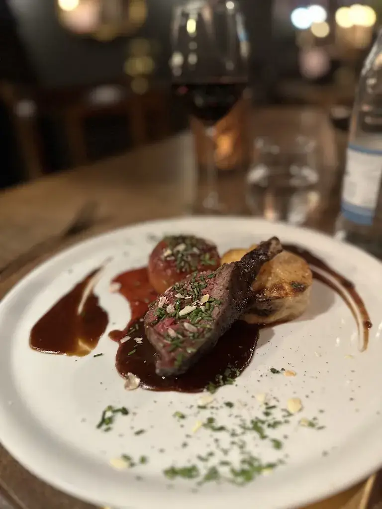 Coralie Brulard_Les 2 Canons_Lasne_reseña