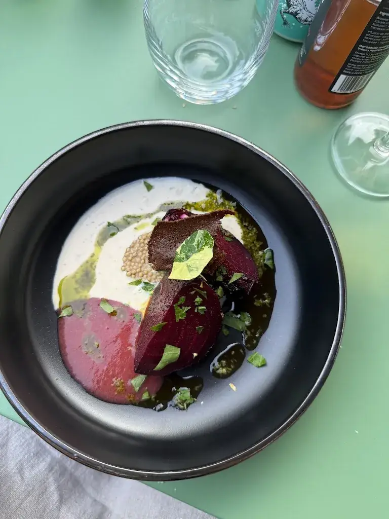 Nikki C_Hoptimist_Lasne_reseña