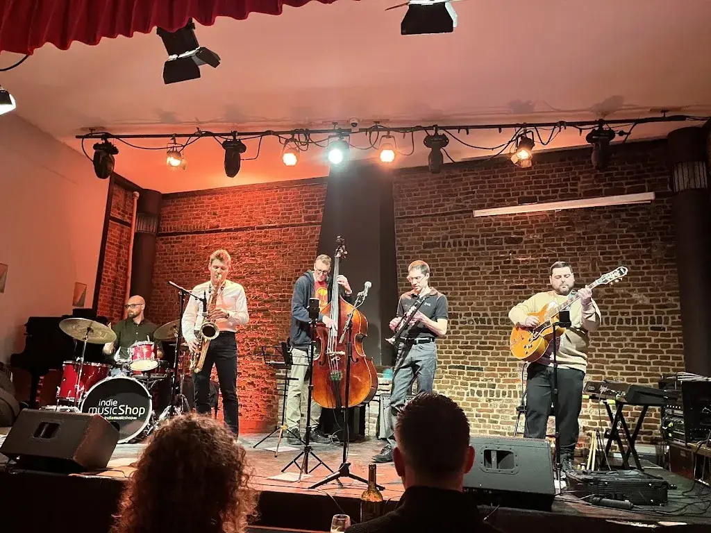 Le Rideau Rouge_Lasne_slider_image_1