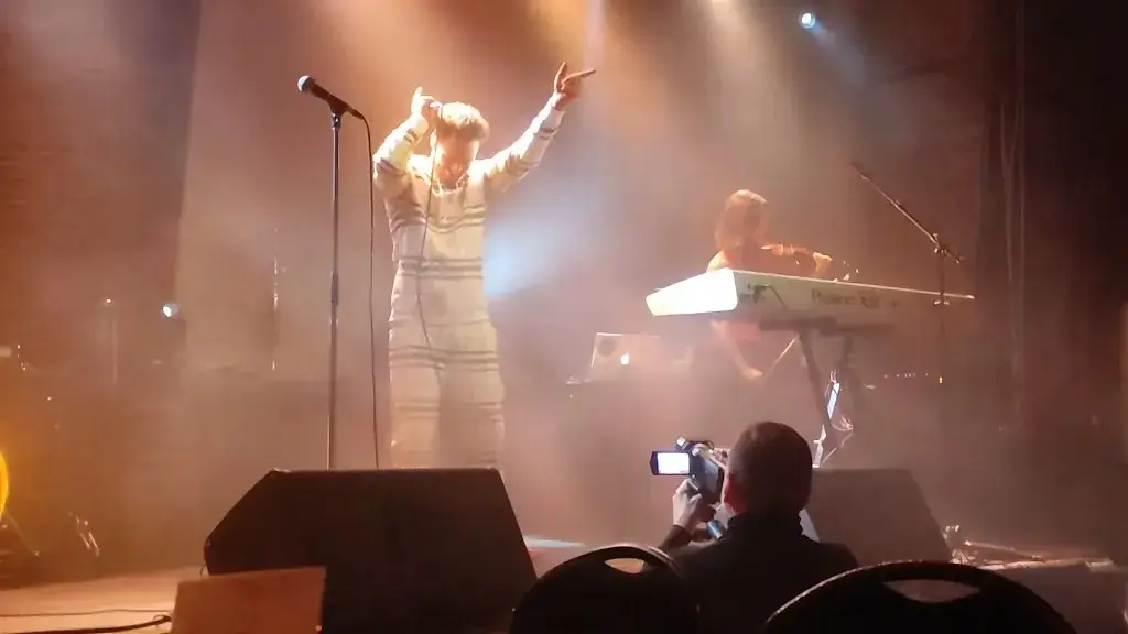 Le Rideau Rouge_Lasne_slider_image_2