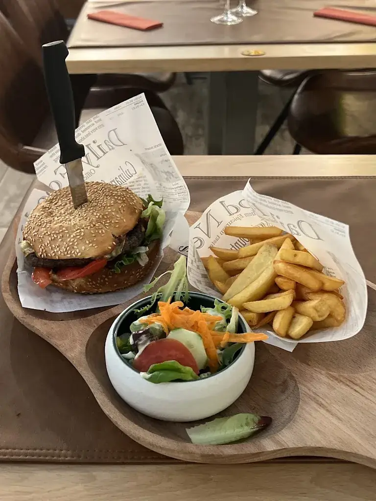 Michel Collin_Le Caméo Grill Restaurant_Bertrix_review