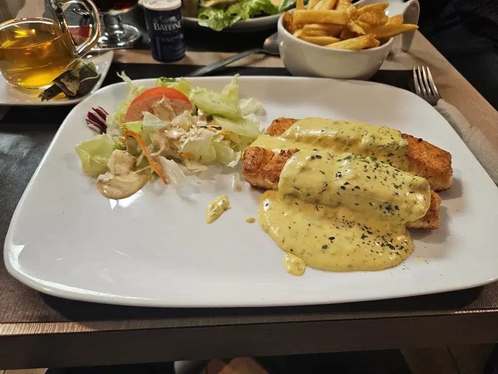 Claudia-Elena Paius_Midi, Restaurant_Bertrix_review