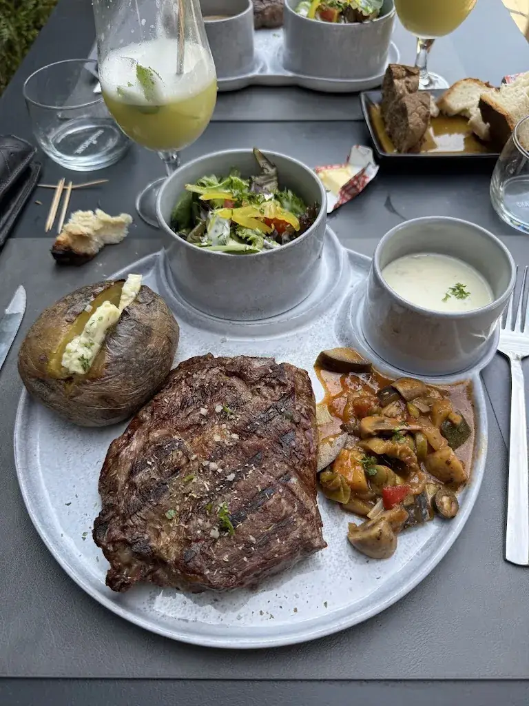 Z' Hensiesbar_Hensies_slider_image_3