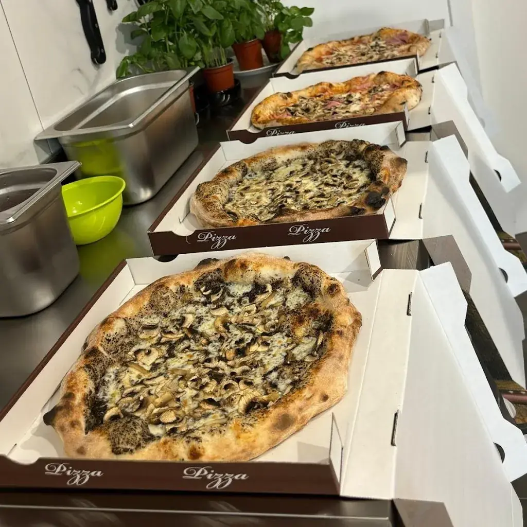 Pizza Cacciatore_Braives_slider_image_2