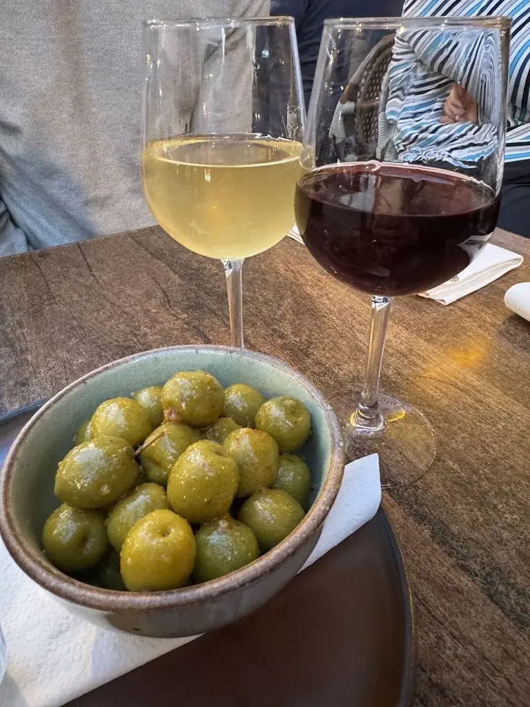 Nestor Cerami_Nüetnigenough_Bruxelles_Bewertung