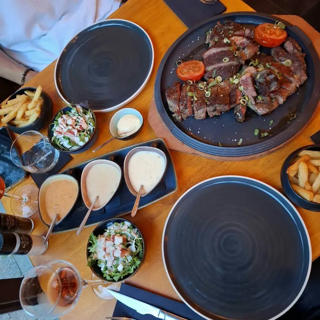 Isaaa R_Red Beef_Blegny_review