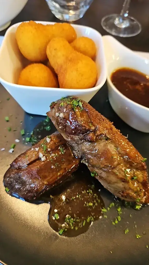 La Table d'Auguste_Dour_slider_image_2