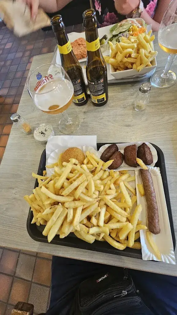 Michael Thomassen_Snack-Friterie 100 PATATES Brugelette_Brugelette_review