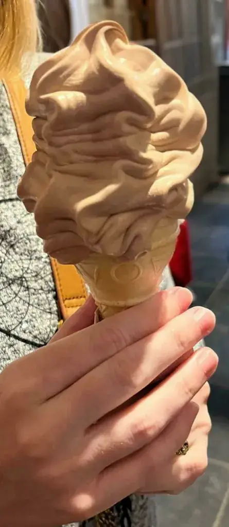 Supergirl Dreamer_Le Moulin_Brugelette_review