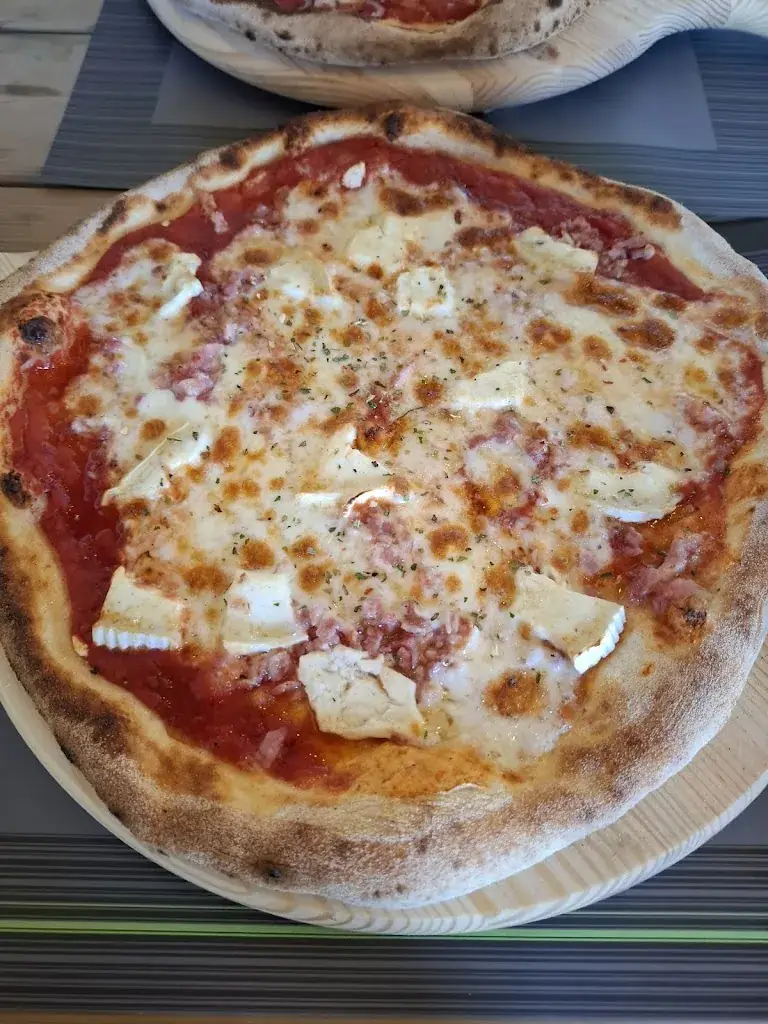 Simone Van Offel_Pizzeria n40_Cerfontaine_review