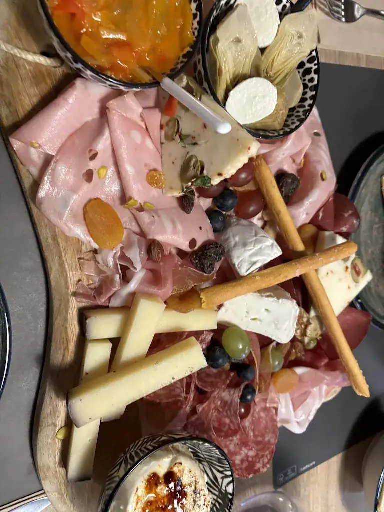 Elise Grenson_L’Atelier 82_Chapelle-lez-Herlaimont_review