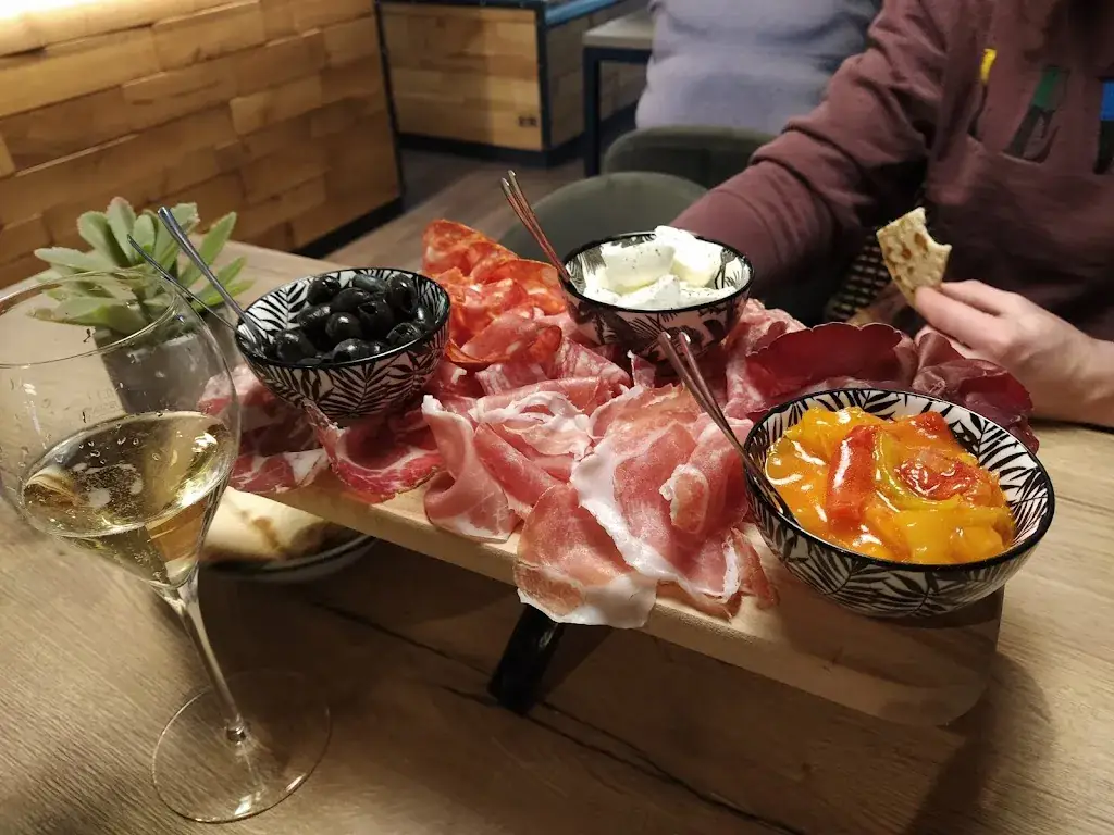 Juliette Villez_L’Atelier 82_Chapelle-lez-Herlaimont_review