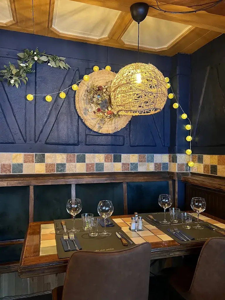 Vladyslav Kondratiev_La bouche des gouts_Charleroi_review