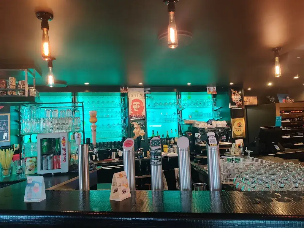 Kaushik Manjunatha_Esscobar by Tom_Bütgenbach_review