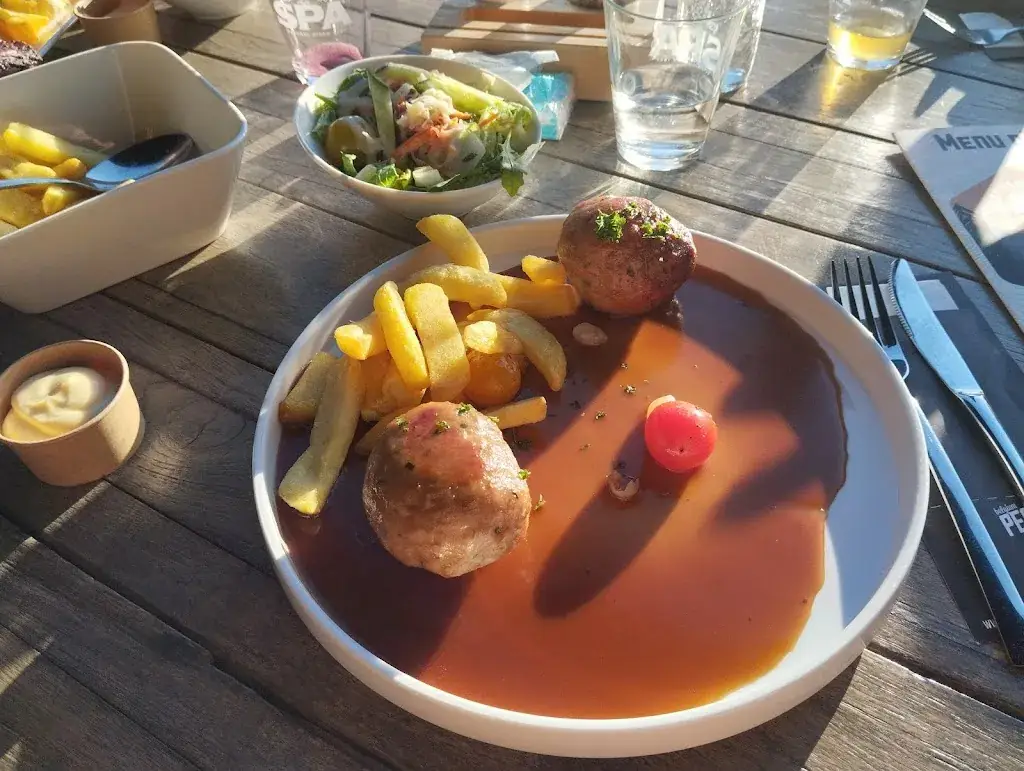 Kinga Kristóf_Belgium Peak Beer_Waimes_review