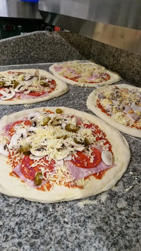 Menü_Pizza Taxi Pizzasso - Eiswagen Gelato_Bütgenbach_Bild_5