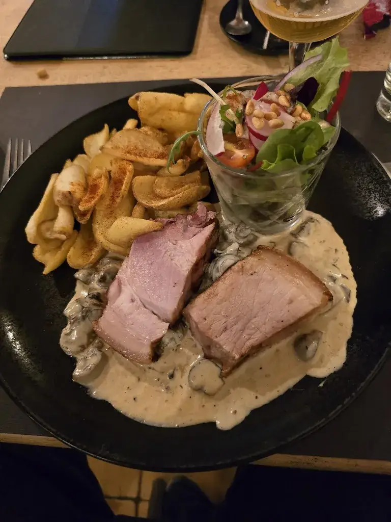 Le Foyer_Chiny_slider_image_3