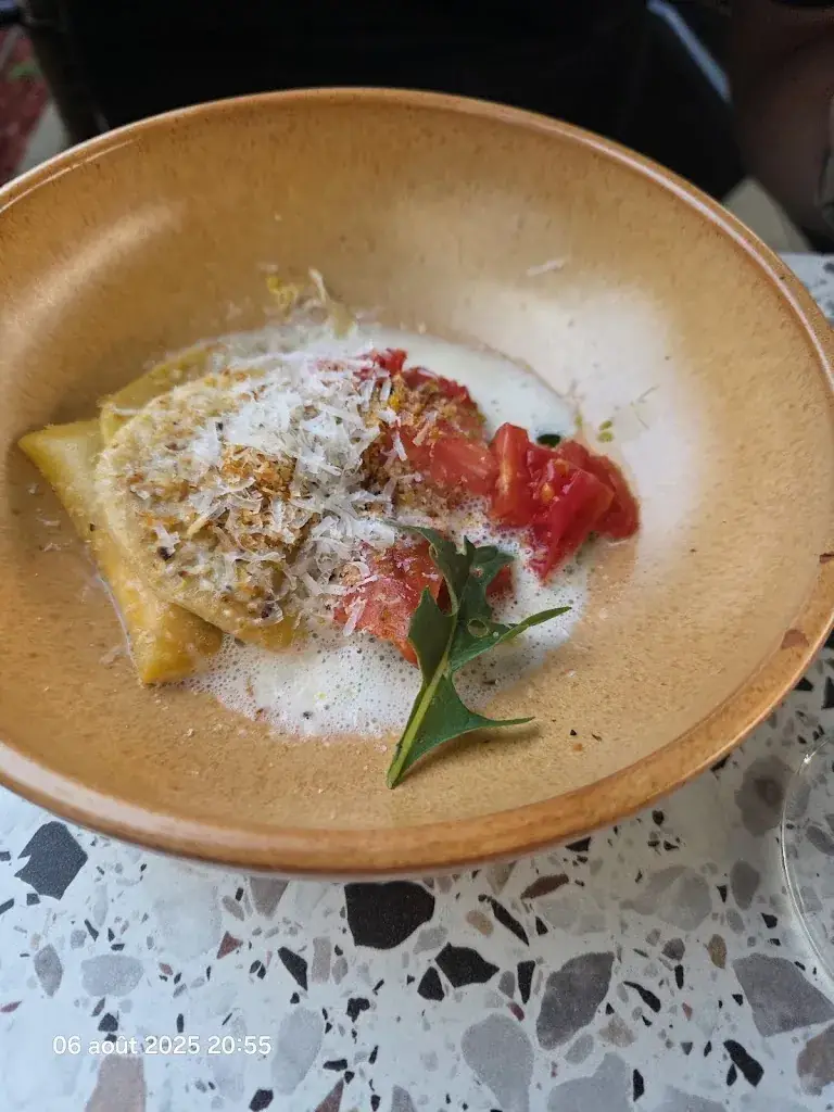 Nathalie Aridul_Les Coudes sur la Table_Chaudfontaine_reseña