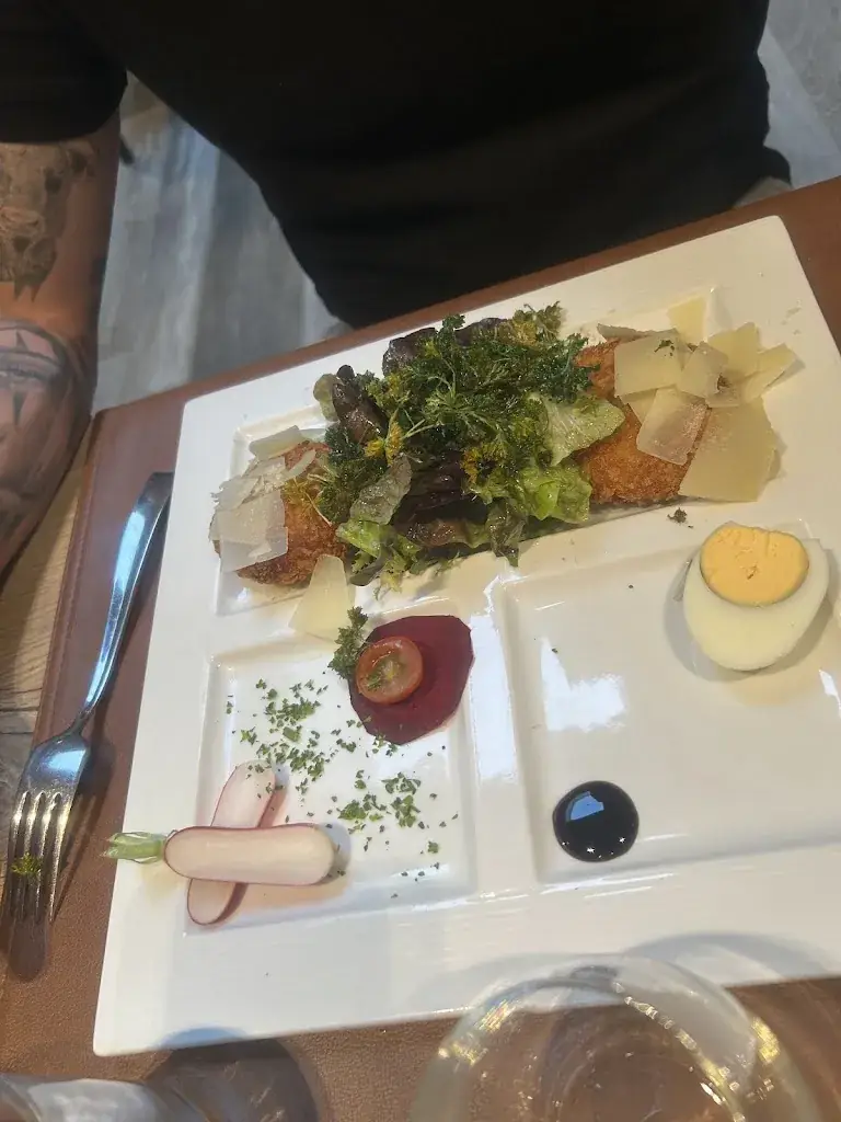 Kelly Ervo_Dklé_Courcelles_review