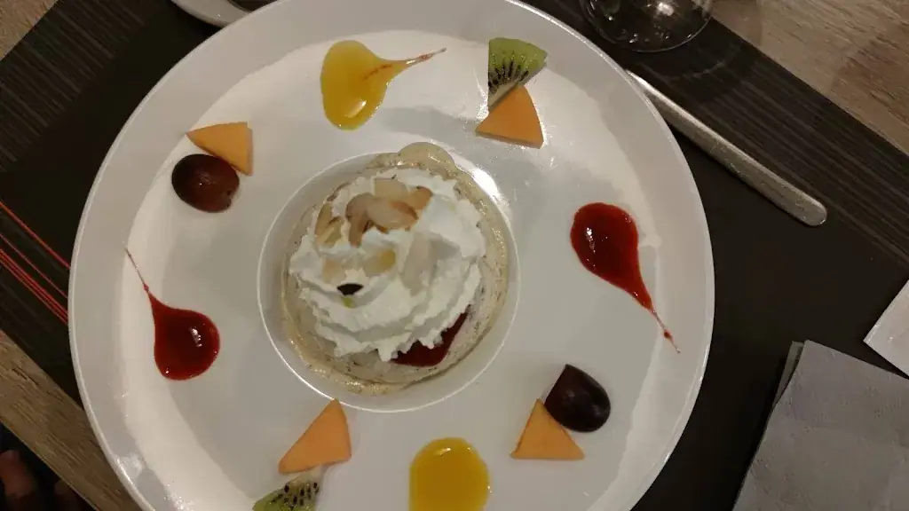 Pierre Scalbi_Le Socrate_Courcelles_reseña