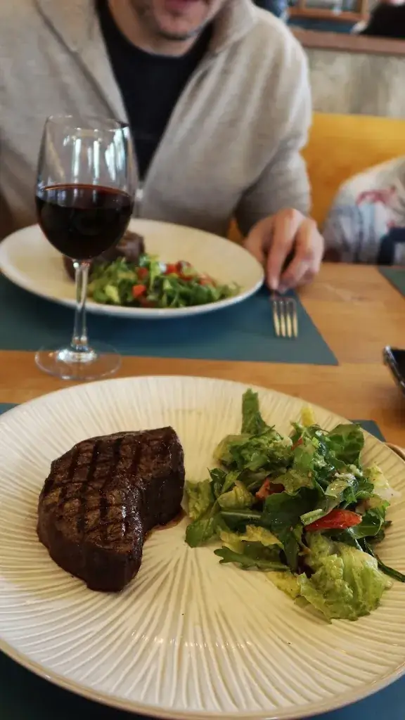 Cat Cat_Divi_Court-Saint-Étienne_review