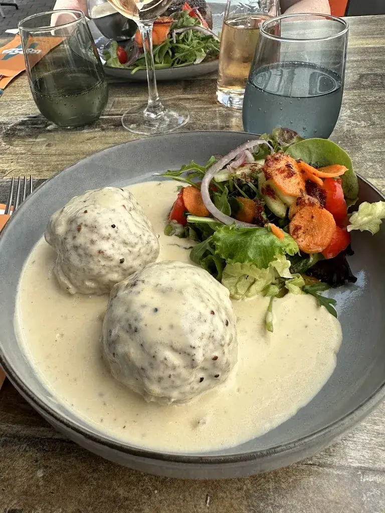 Thaïs Enciso_Belga Restaurant_Court-Saint-Étienne_reseña