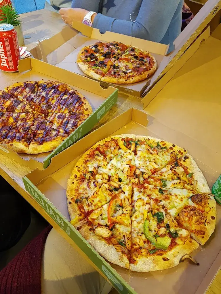 Domino's Pizza_Court-Saint-Étienne_slider_image_3