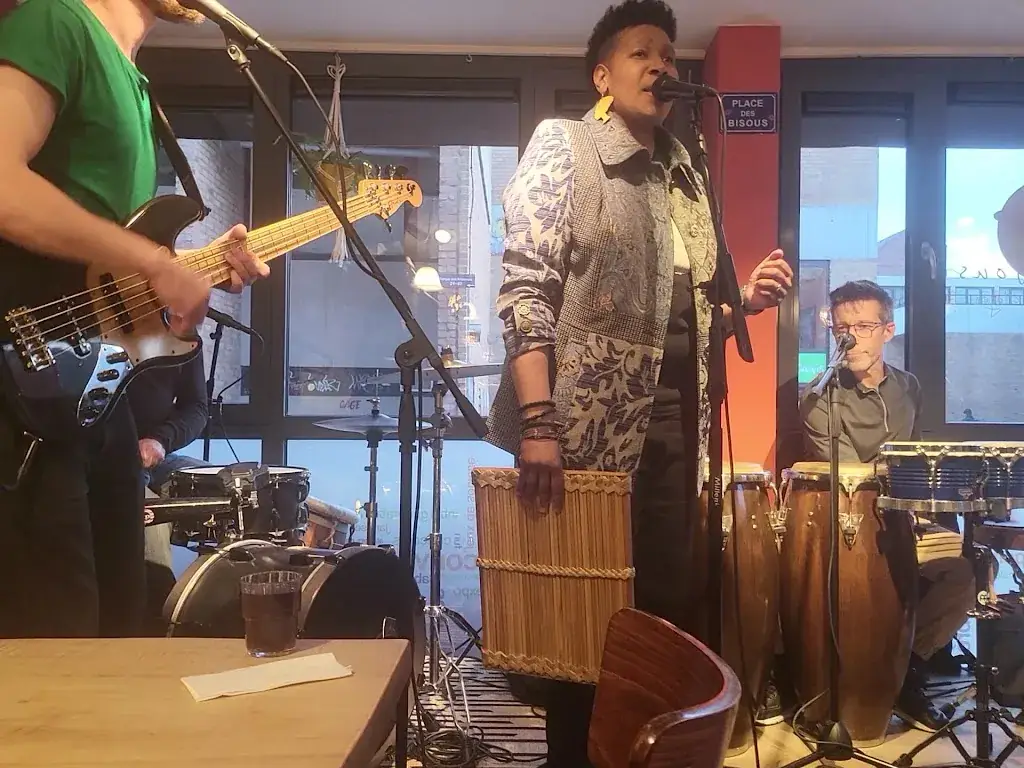 Karim Akele_Altérez-Vous_Ottignies-Louvain-la-Neuve_reseña