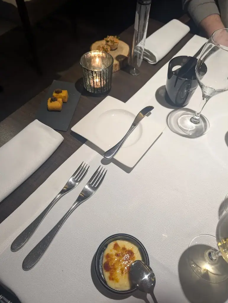 Denycia Haley_La Broche_Dinant_review